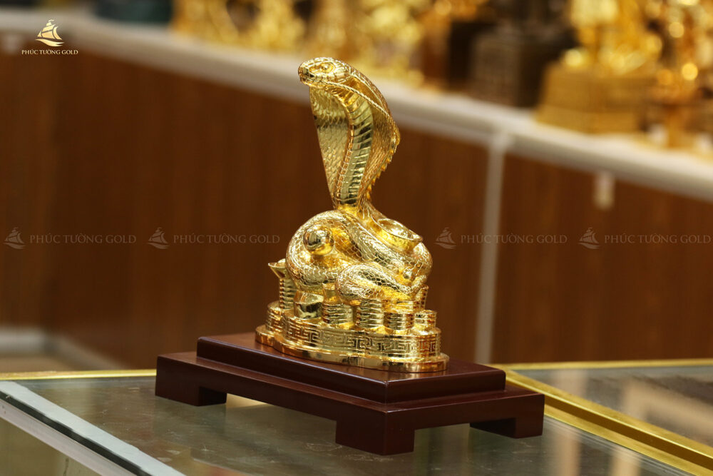 Tượng con rắn tài lộc mạ vàng 24k - TR02 2