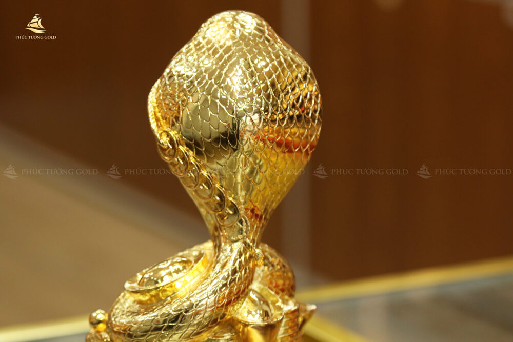 Tượng con rắn tài lộc mạ vàng 24k - TR02 4