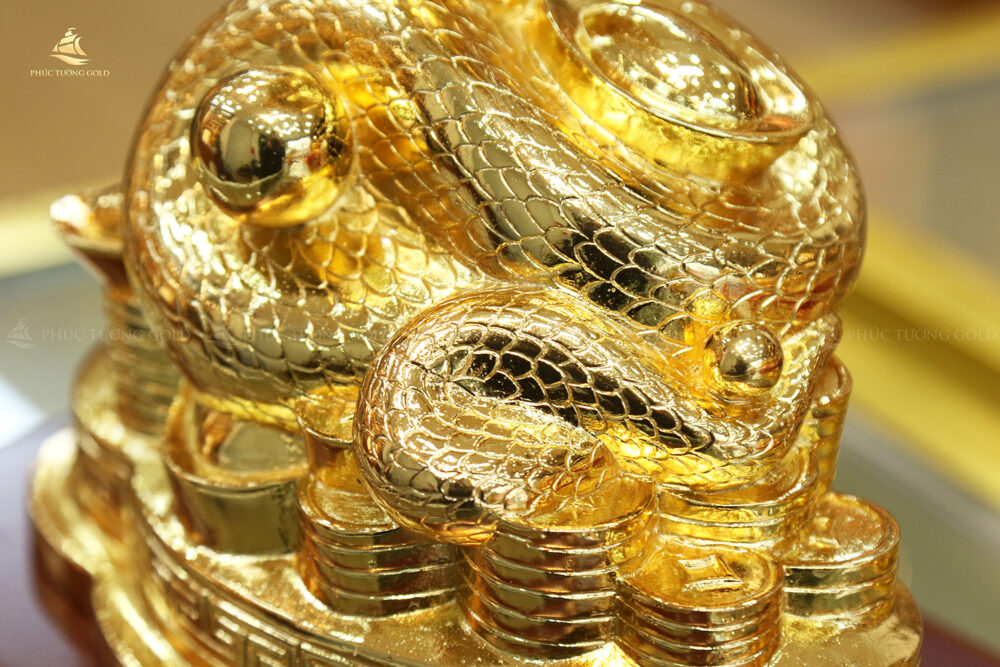 Tượng con rắn tài lộc mạ vàng 24k - TR02 5