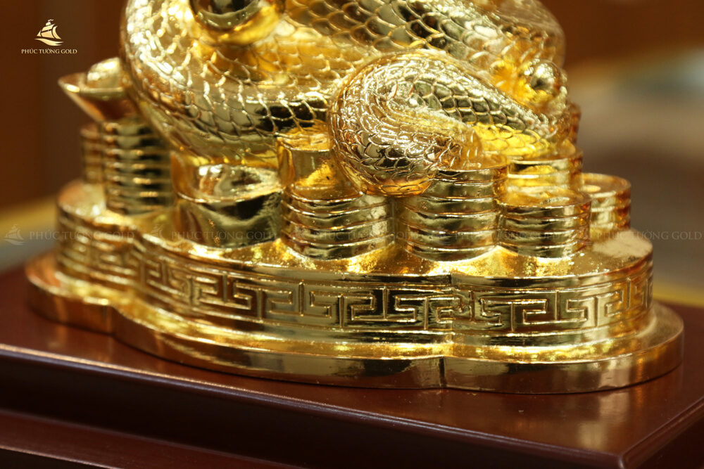 Tượng con rắn tài lộc mạ vàng 24k - TR02 6