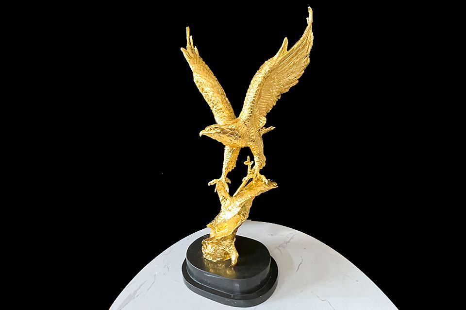 Tượng đại bàng mạ vàng 24K - phuctuonggold-com