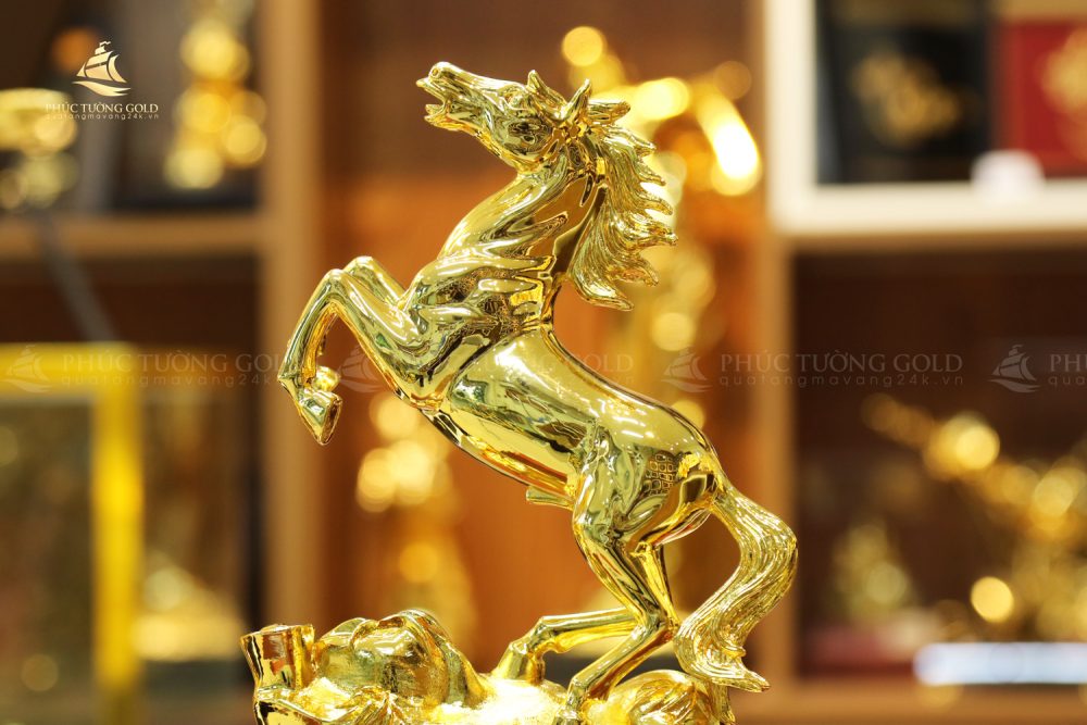 Tượng ngựa tung vó mạ vàng 24k - TN02 2