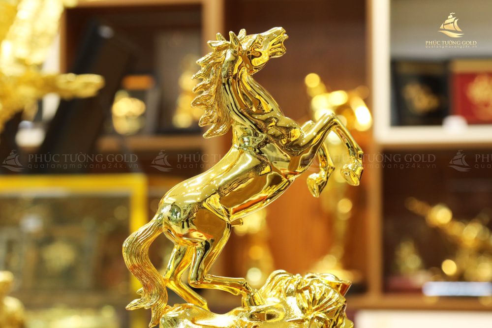 Tượng ngựa tung vó mạ vàng 24k - TN02 3