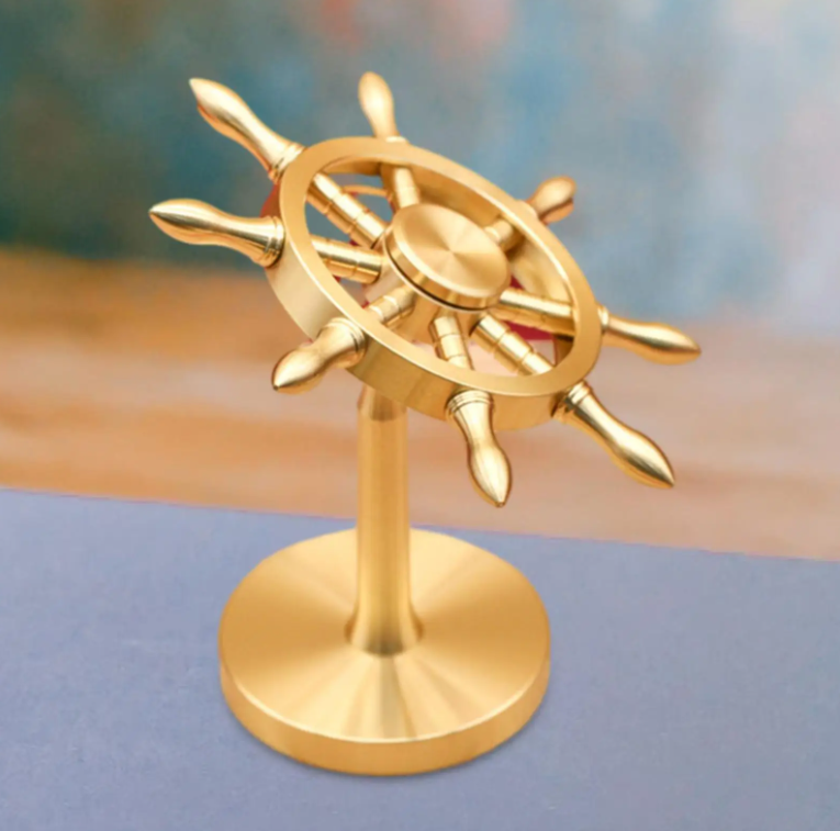 Bánh lái thuyền mạ vàng có thể sử dụng làm quà tặng hoặc trưng bày tại phòng làm việc, cửa hàng, phòng khách - phuctuonggold-com