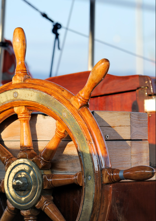 Bánh lái thuyền nêu bật sự vững vàng, là tiền đề tạo dựng lòng tin với đối tác khách hàng - phuctuonggold-com