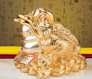 Bức tượng cóc thiềm thừ ngậm tiền, tượng trưng cho linh vật đang sẵn sàng nhả tiền - phuctuonggold-com