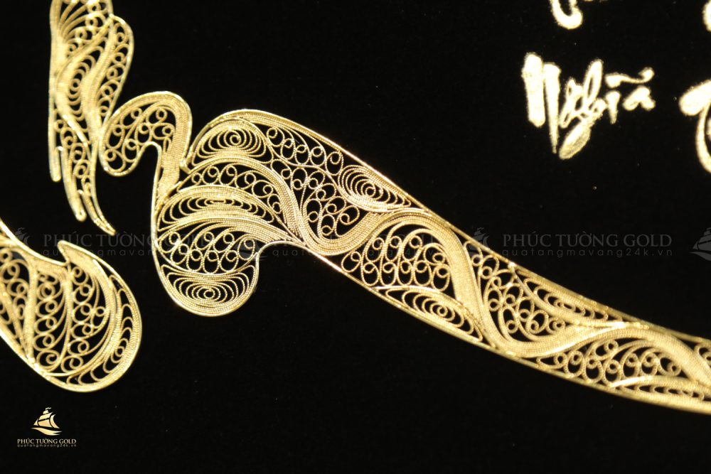 Tranh thư pháp chữ Tín mạ vàng 24k - CT133