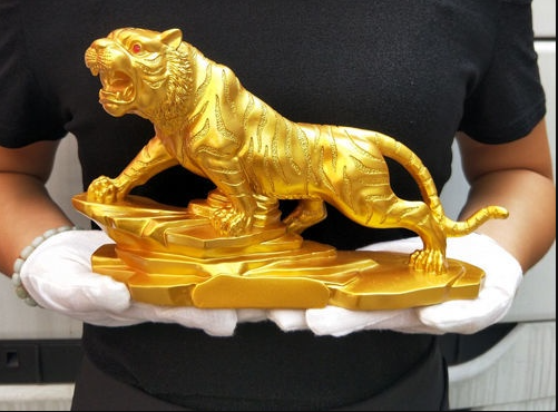 Tượng hổ mạ vàng 24K tượng trưng cho bản lĩnh dũng cảm - phuctuonggold-com