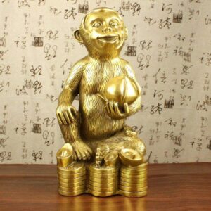 Tượng khỉ ôm trái đào mạ vàng 24K sang trọng để trưng bày, làm quà tặng giúp thu hút phú quý, an khang , củng cố sự nghiệp thăng tiến - phuctuonggold-com