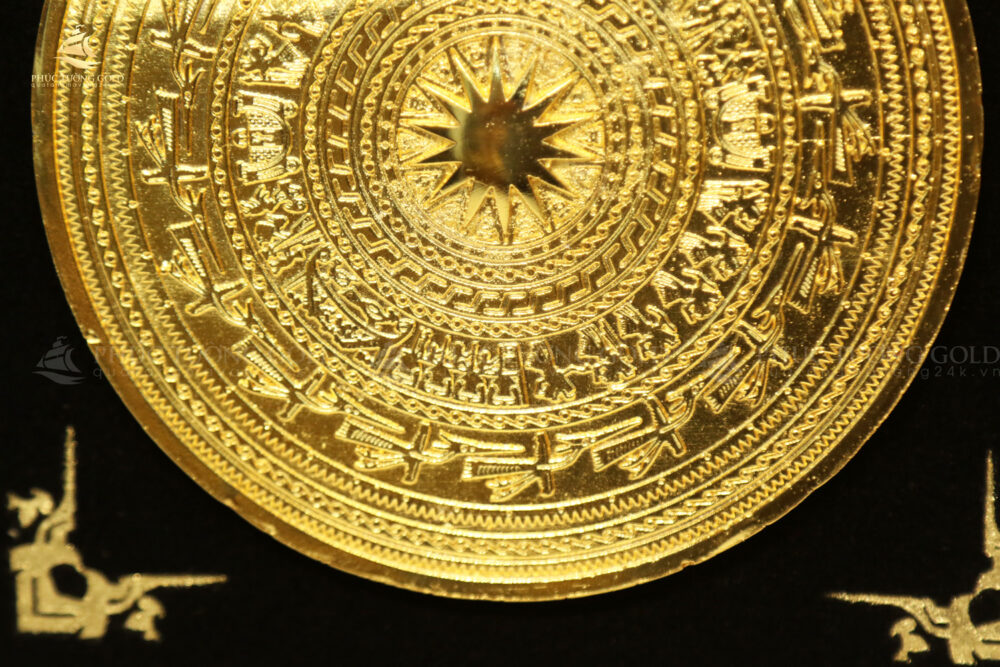 Tranh trống đồng Đông Sơn mạ vàng 24k để bàn - TD02 8