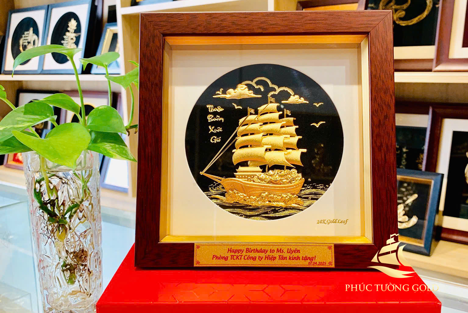 P.TCKT Hiệp Tín Tặng Ms. Uyên Tranh Thuyền Mừng Sinh Nhật
