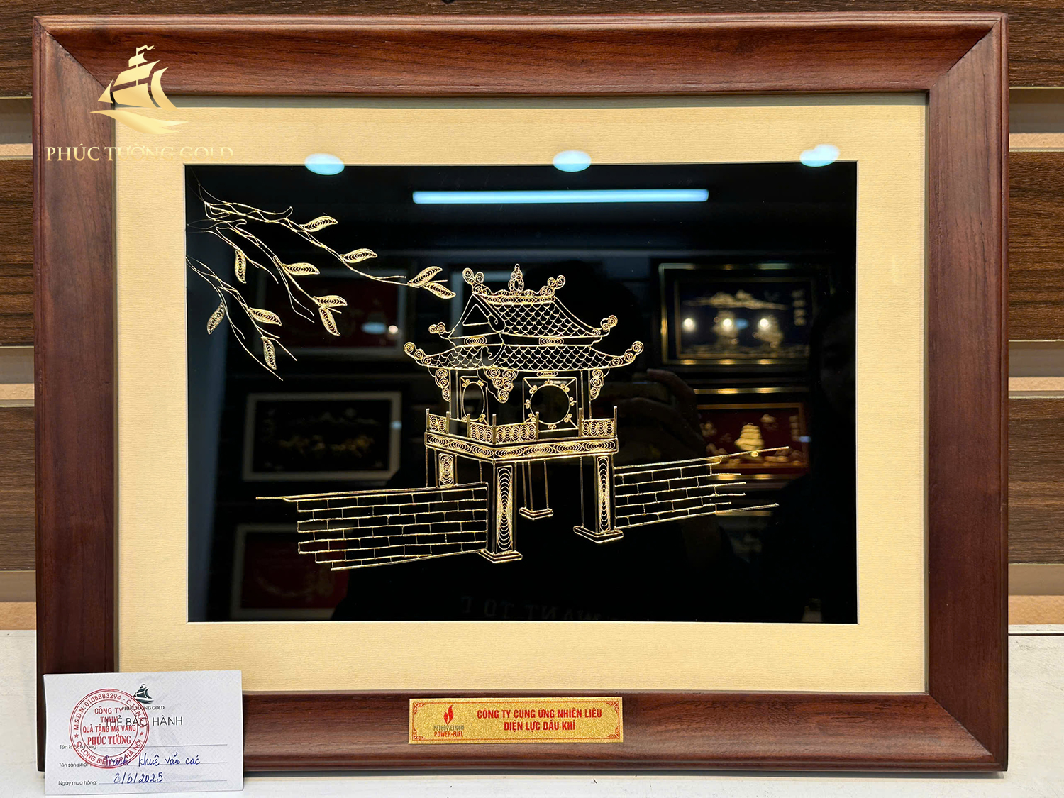Tranh-Khuê-Văn-Các-do-CTCP.-Công-ty-cung-ứng-nhiên-liệu-điện-lực-dầu-khí-đặt-gửi-tặng