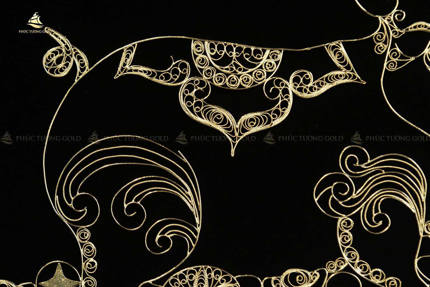 Tranh heo tài lộc bạc mạ vàng 24k - TH16 4