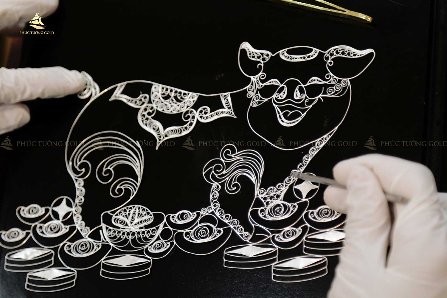 Tranh heo tài lộc bạc mạ vàng 24k - TH16 7