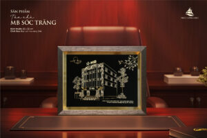 Hoàn thiện tranh bạc mạ vàng cho ngân hàng MB chi nhánh Sóc Trăng